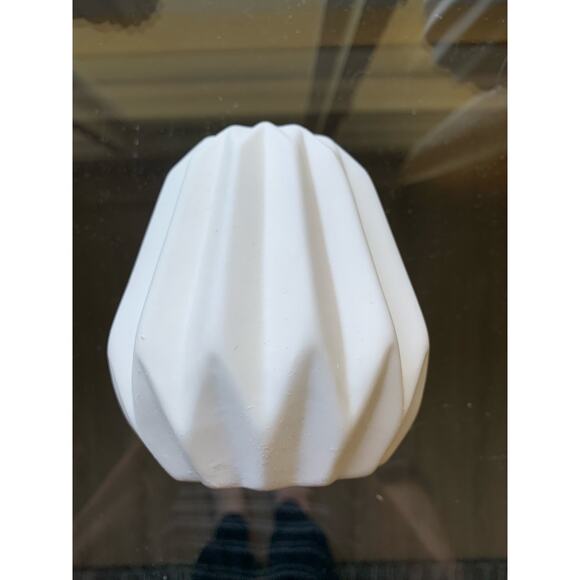 Set of 3 CERAMIC VASES White Textured Ceramic Bud/Stem/Shelf Vases NEW - Picture 9 of 11